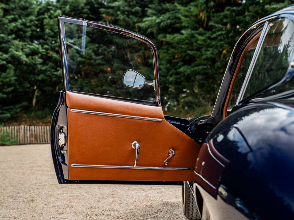 Image 33/39 of Jaguar E-Type &quot;Lightweight&quot; (1962)