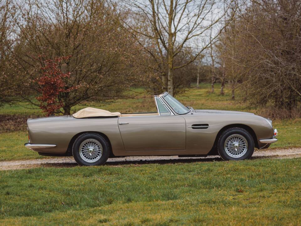 Image 35/99 of Aston Martin DB 6 Volante (1968)