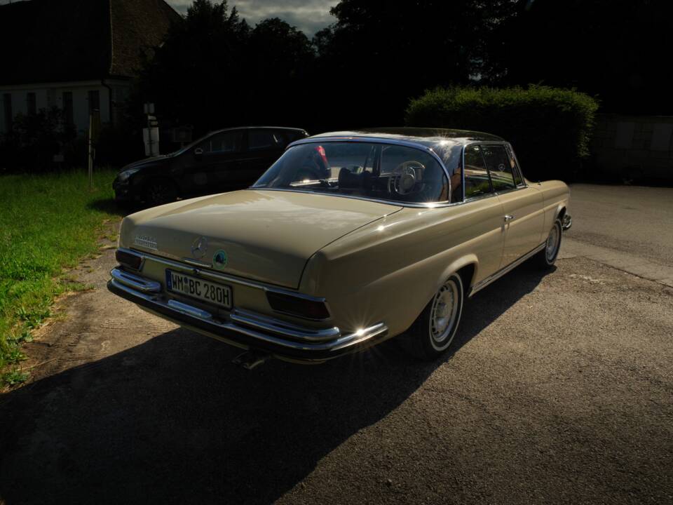 Image 24/73 de Mercedes-Benz 280 SE (1969)