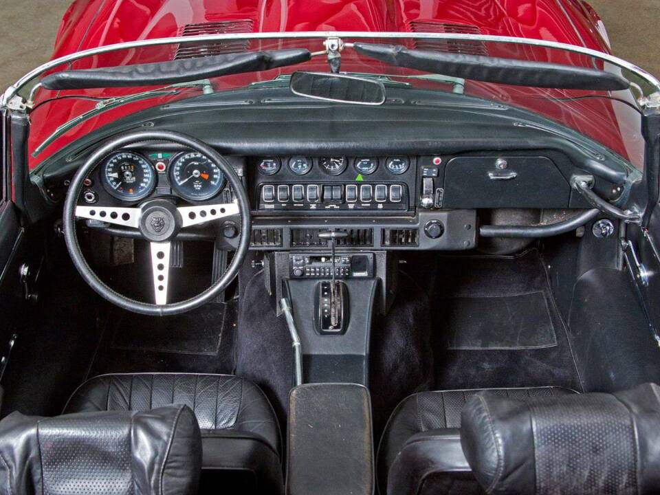 Image 13/19 de Jaguar Type E V12 (1974)