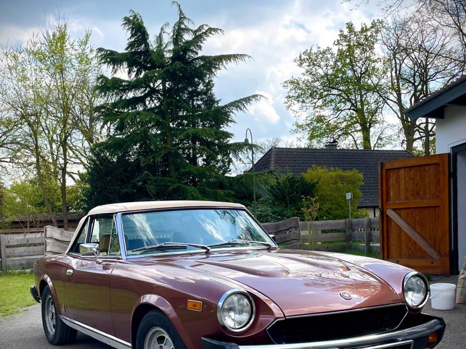 Image 2/12 de FIAT 124 Spider CS2 (1979)