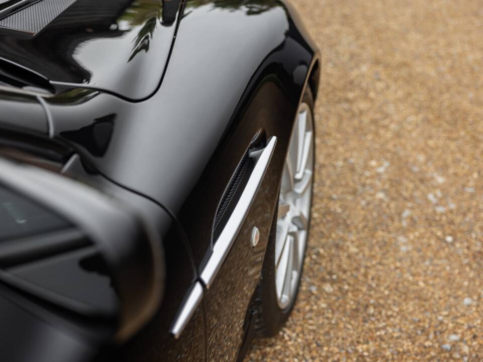 Bild 14/49 von Aston Martin V12 Vanquish S (2007)