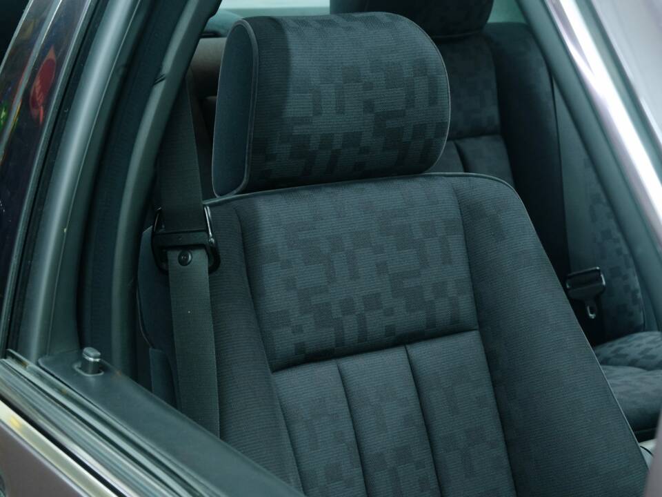 Bild 43/50 von Mercedes-Benz 400 SE (1991)