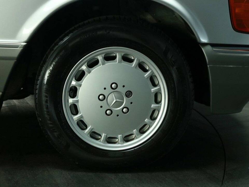 Afbeelding 49/50 van Mercedes-Benz 560 SEC (1991)