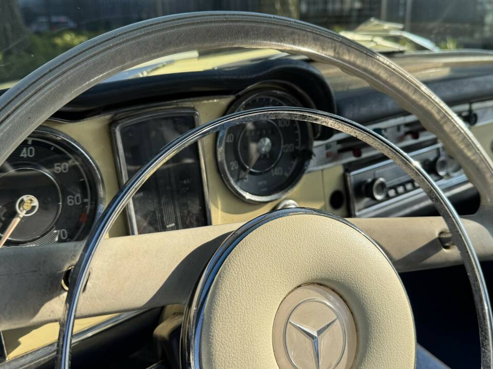 Image 15/31 de Mercedes-Benz 250 SL (1967)
