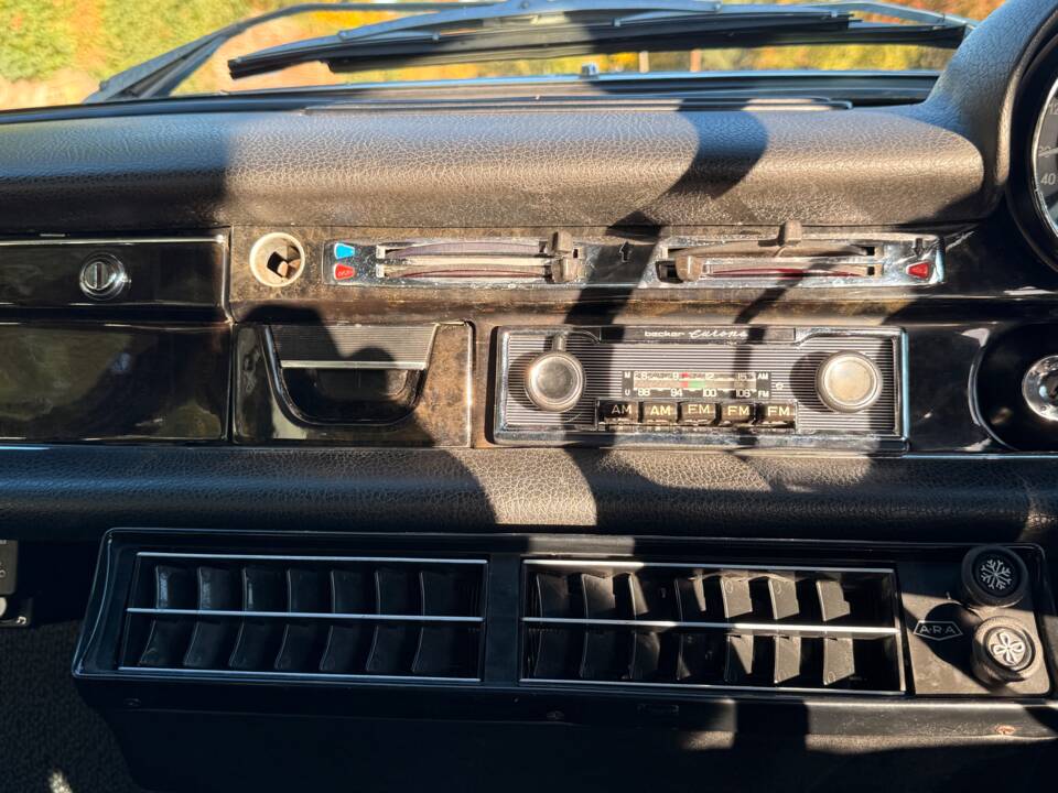 Bild 24/37 von Mercedes-Benz 280 SE 3,5 (1972)