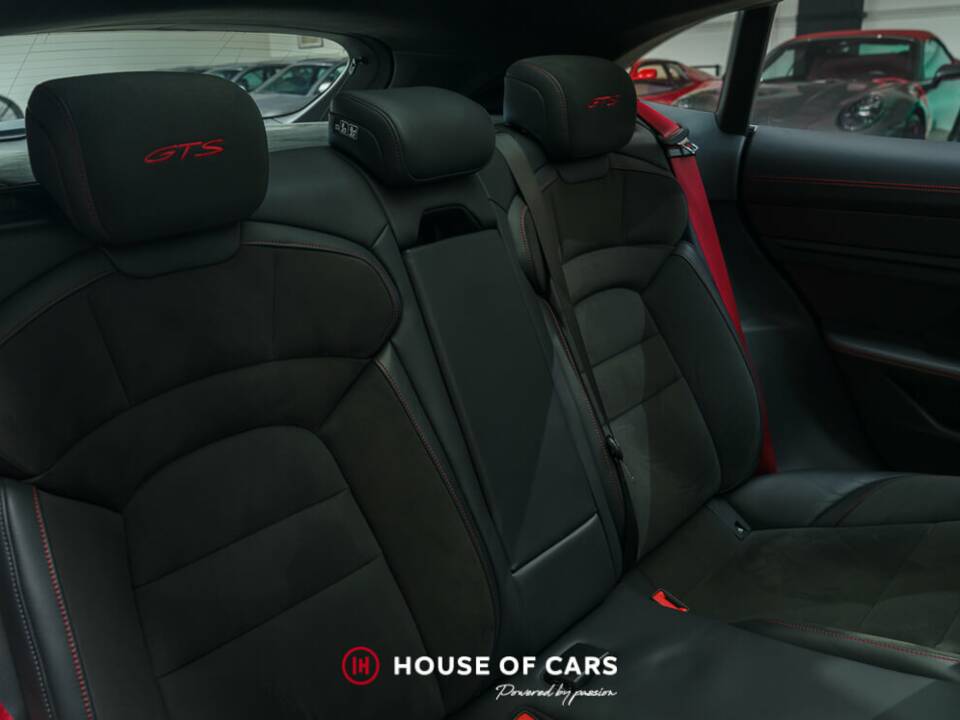 Image 19/23 de Porsche Taycan GTS Sport Turismo (2022)