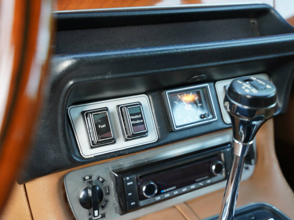 Bild 17/50 von Jaguar XJ 6 L 4.2 (1975)
