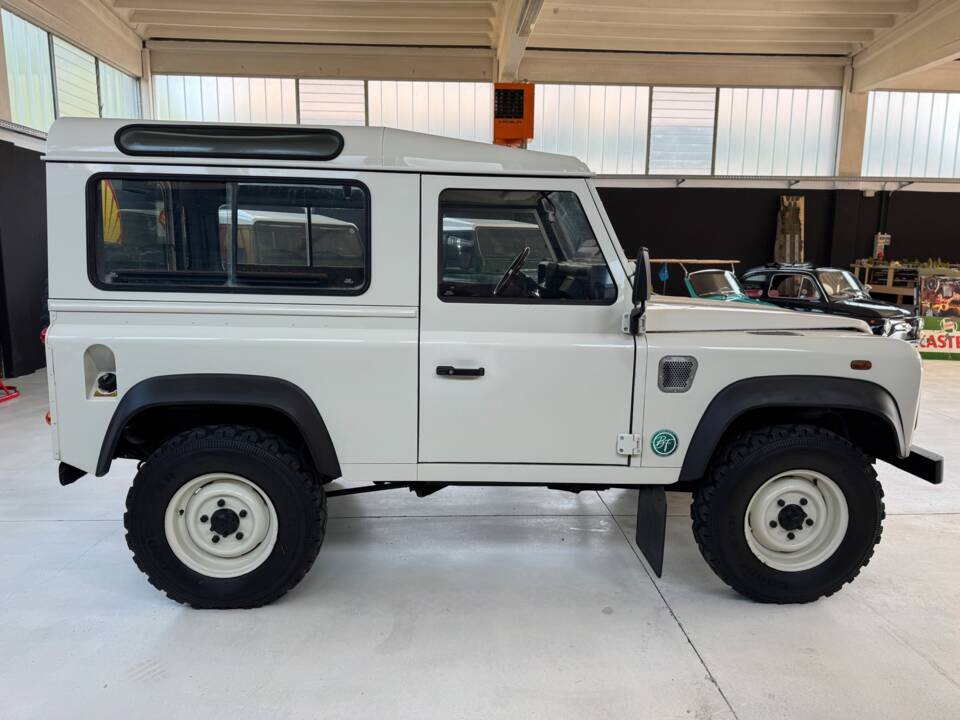 Bild 22/61 von Land Rover Defender 90 Td5 (2000)