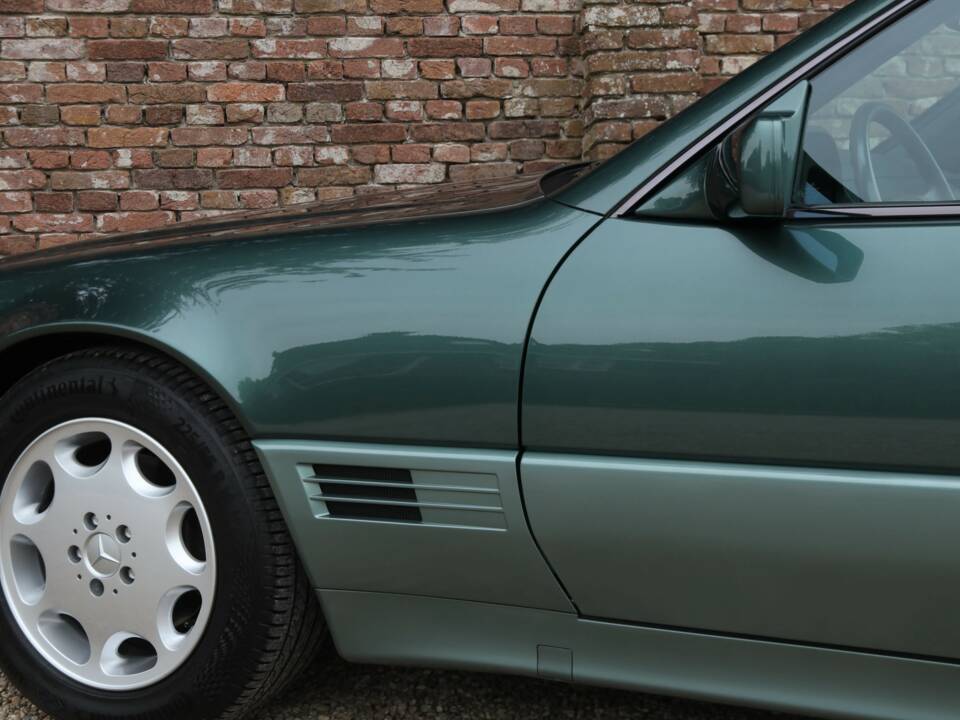Image 27/50 of Mercedes-Benz 300 SL-24 (1992)