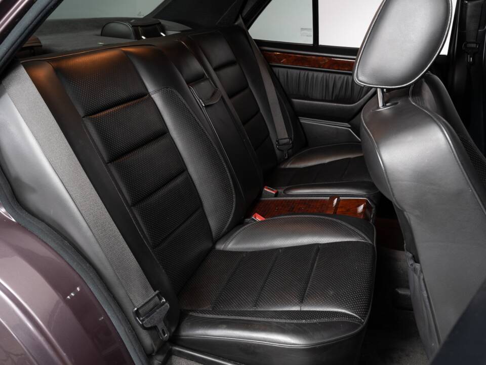 Bild 24/38 von Mercedes-Benz 500 E (1992)