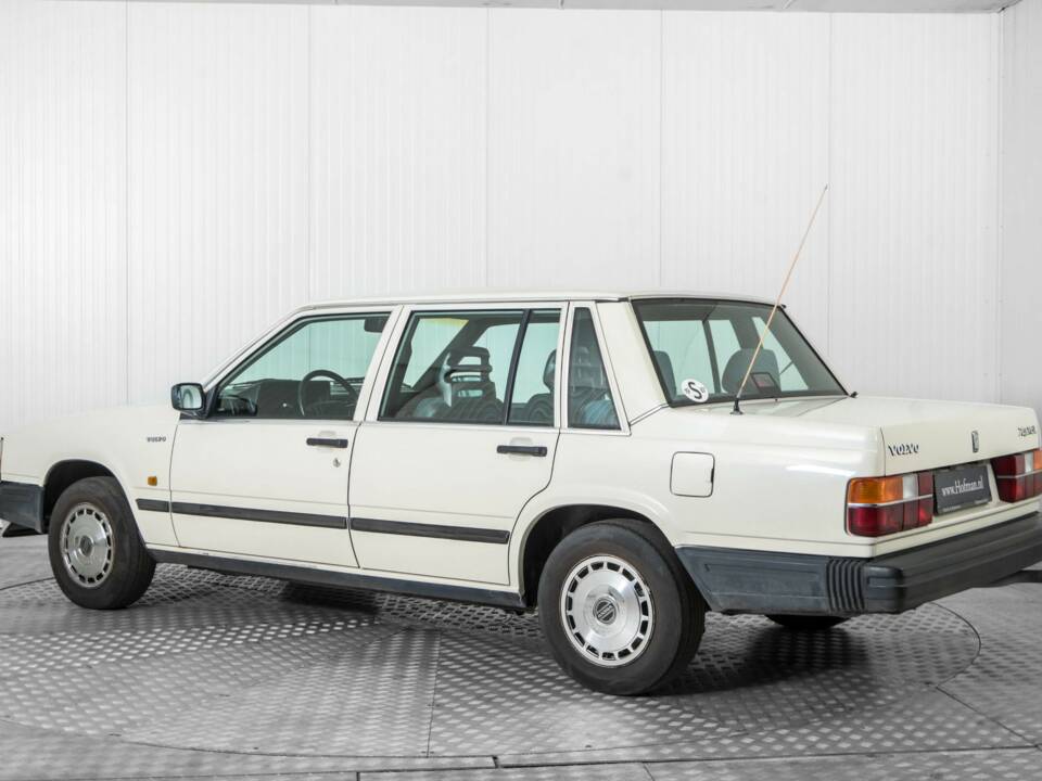 Image 6/50 of Volvo 740 GL (1987)