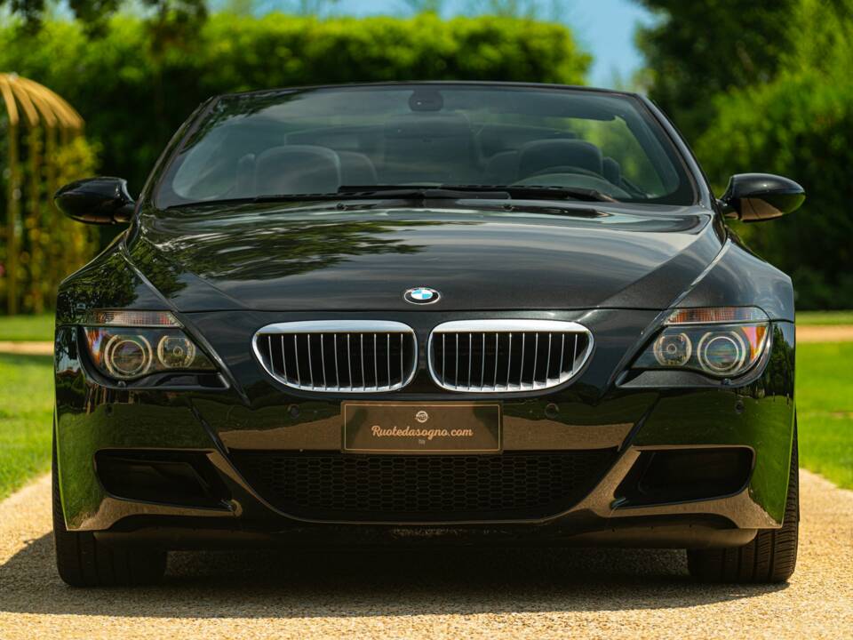 Image 5/50 of BMW M6 (2007)
