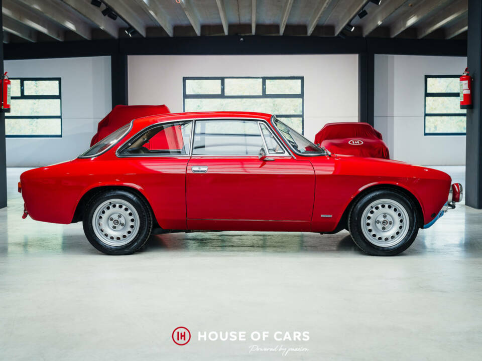 Immagine 5/25 di Alfa Romeo Giulia 1600 GT Junior (1974)
