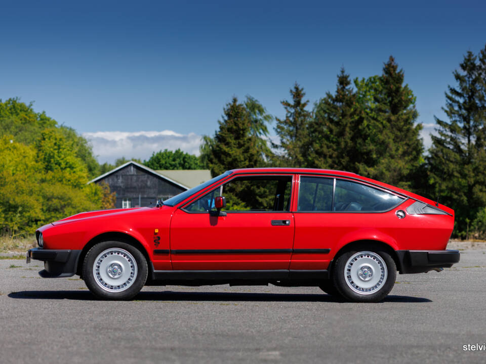 Imagen 16/36 de Alfa Romeo GTV 6 2.5 (1986)