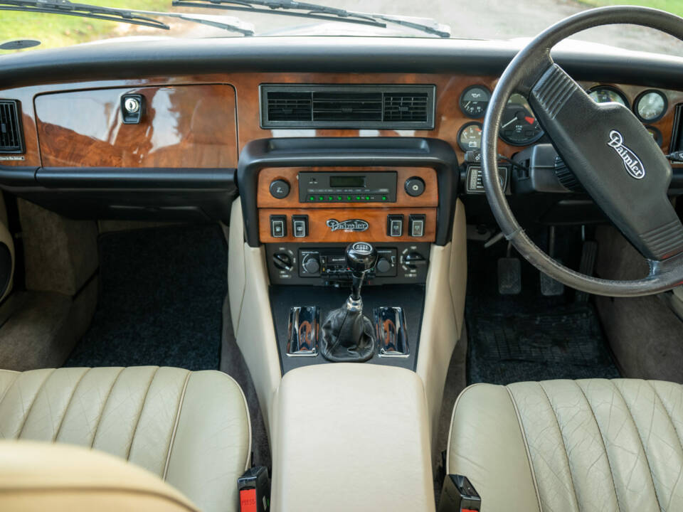 Image 9/13 de Daimler Sovereign 4.2 (1984)