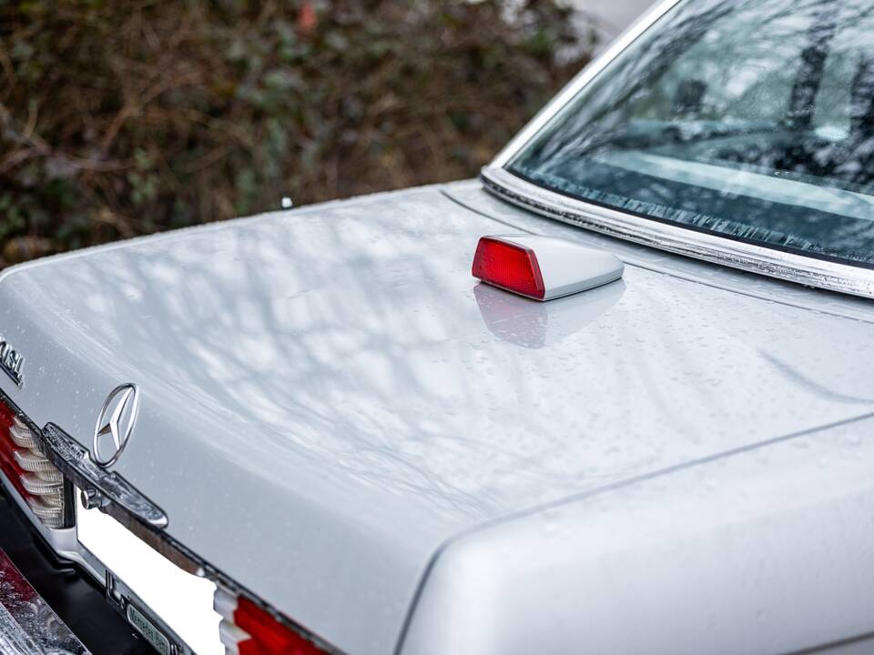 Image 8/31 of Mercedes-Benz 560 SL (1987)