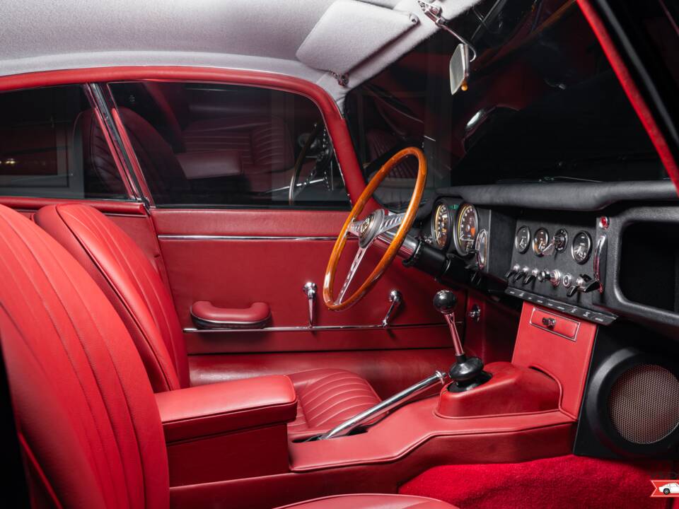 Image 2/4 de Jaguar Type E 4.2 (1966)
