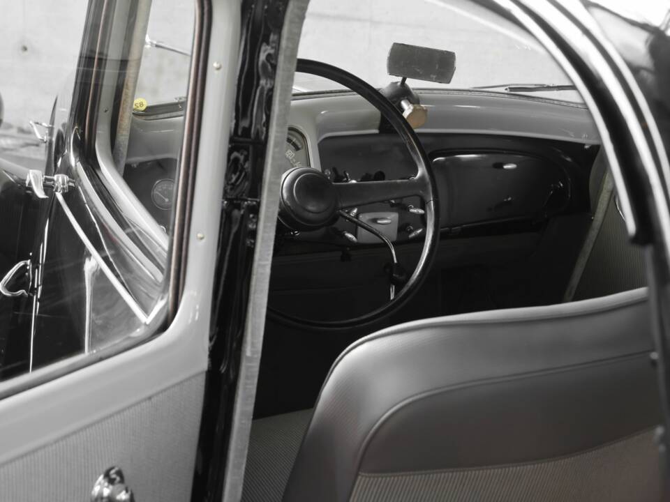 Image 29/50 of Citroën Traction Avant 11 BL (1953)