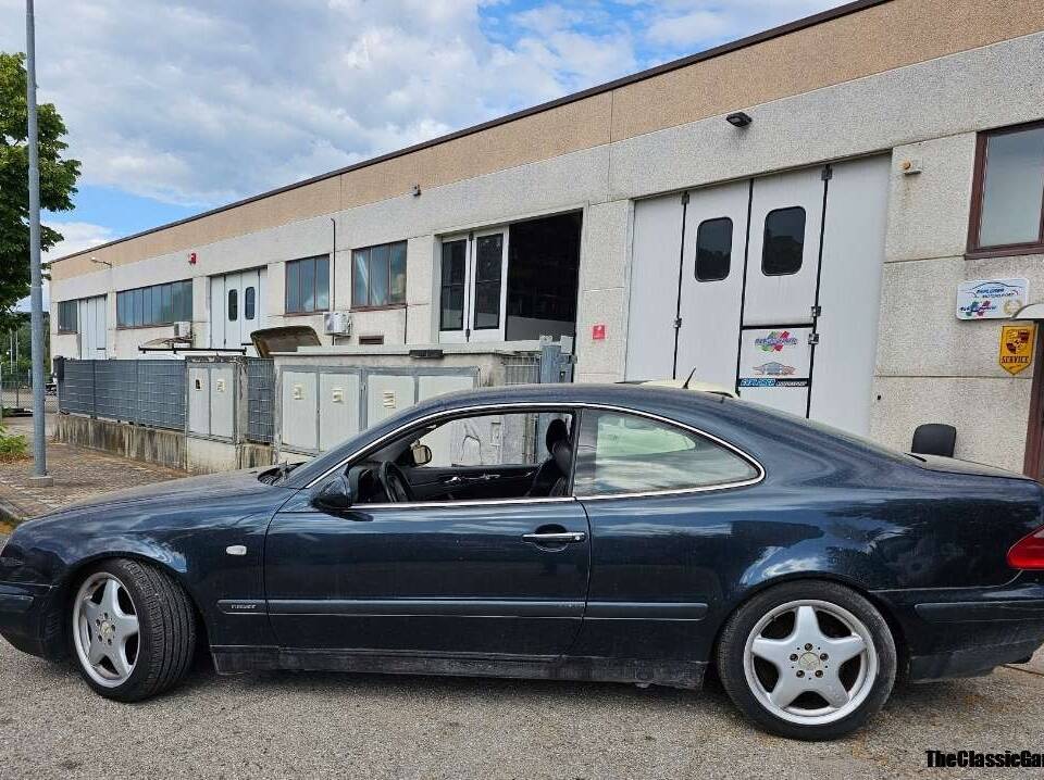 Afbeelding 2/8 van Mercedes-Benz CLK 230 Kompressor (1999)