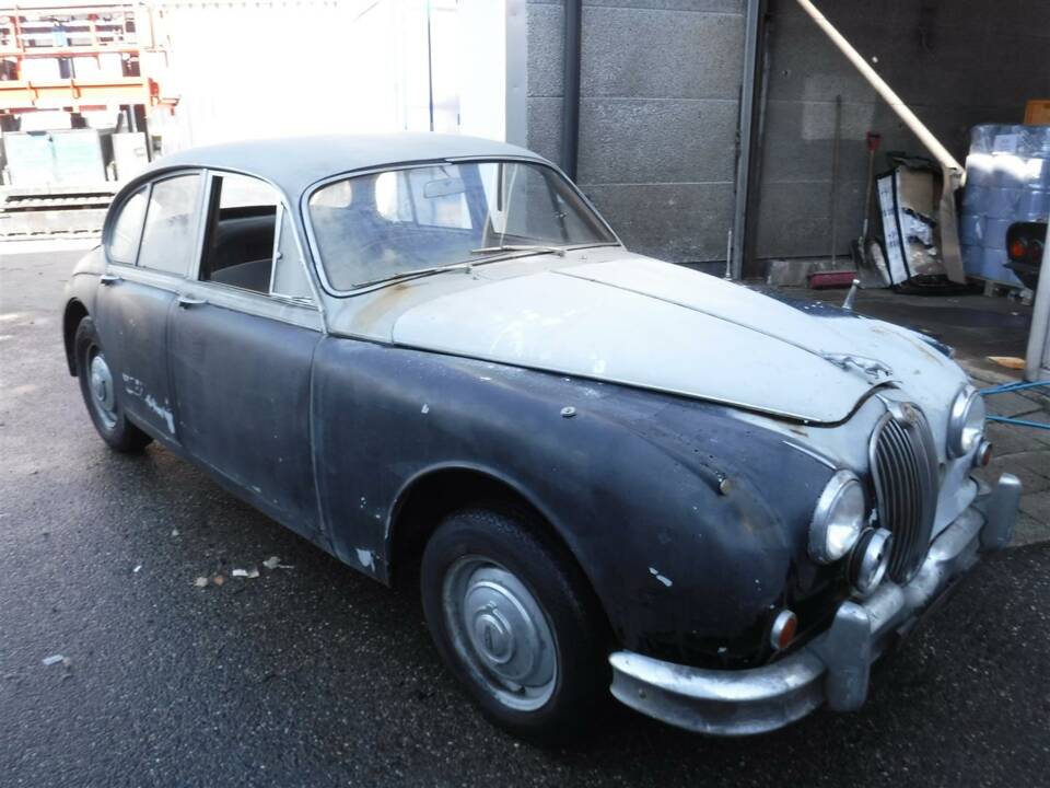 Image 9/30 of Jaguar Mk II 2.4 (1966)