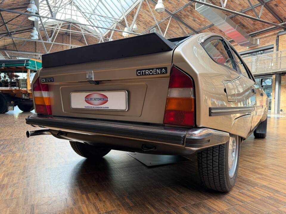 Immagine 12/43 di Citroën CX 2400 GTi (1982)