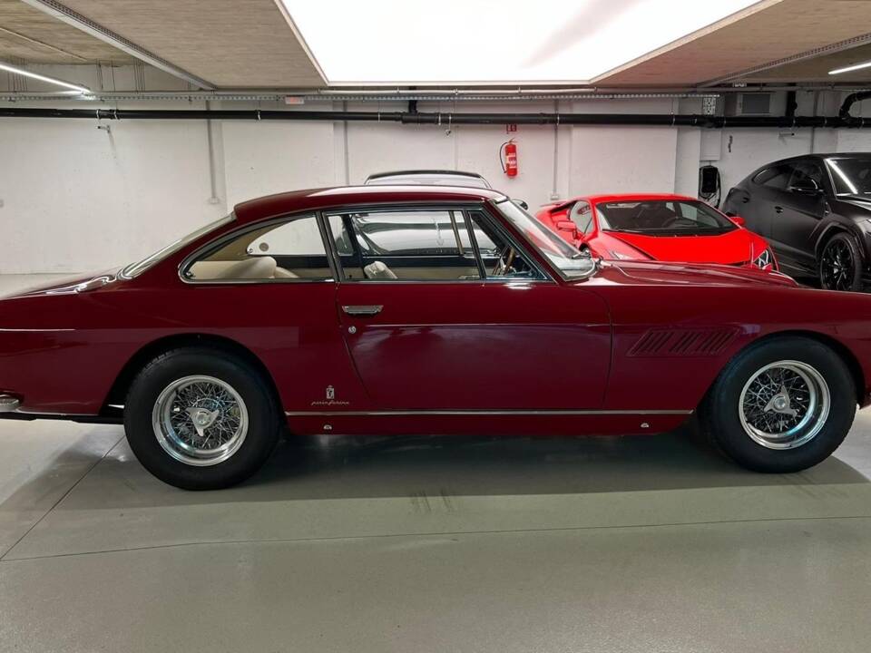 Image 4/50 of Ferrari 330 GT 2+2 (1965)