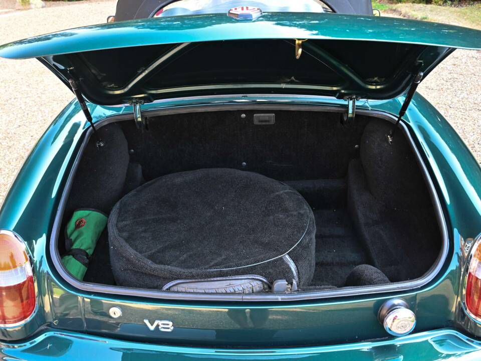 Bild 47/50 von MG RV8 (1995)