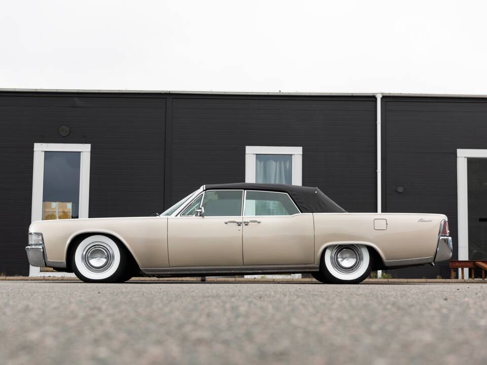 Bild 8/100 von Lincoln Continental Convertible (1965)