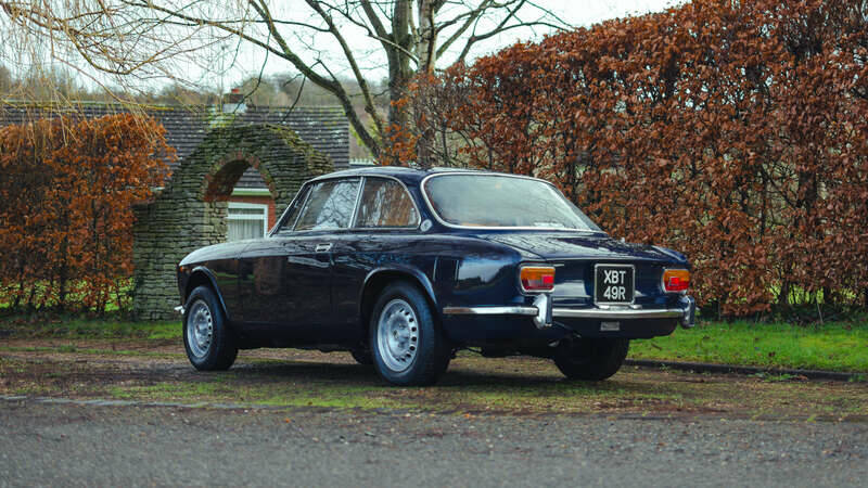 Image 4/50 of Alfa Romeo Giulia 1600 GT Junior (1977)