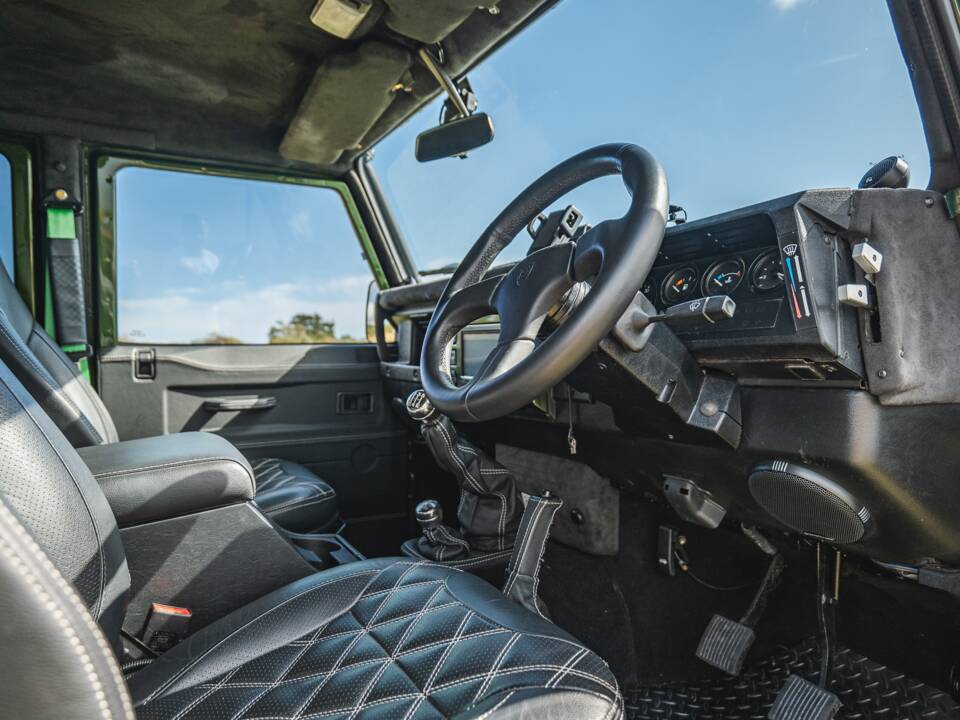 Immagine 37/50 di Land Rover Defender 110 (2005)