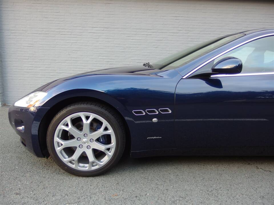 Image 30/99 of Maserati GranTurismo 4.2 (2008)