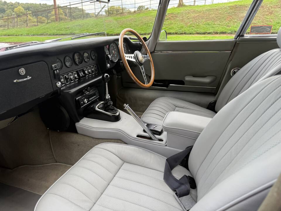 Immagine 9/29 di Jaguar E-Type (1970)