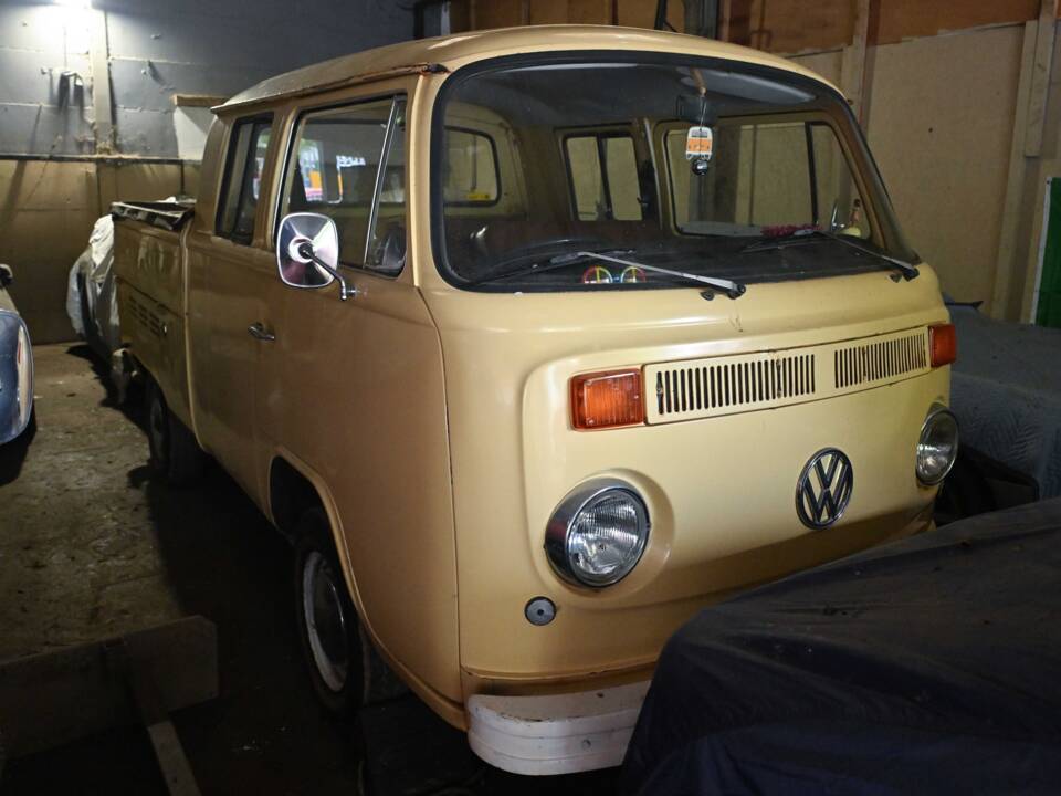 Image 1/23 of Volkswagen T2b Pickup Double Cabin (1978)