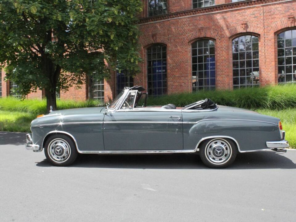 Immagine 3/17 di Mercedes-Benz 220 SE Cabriolet (1960)