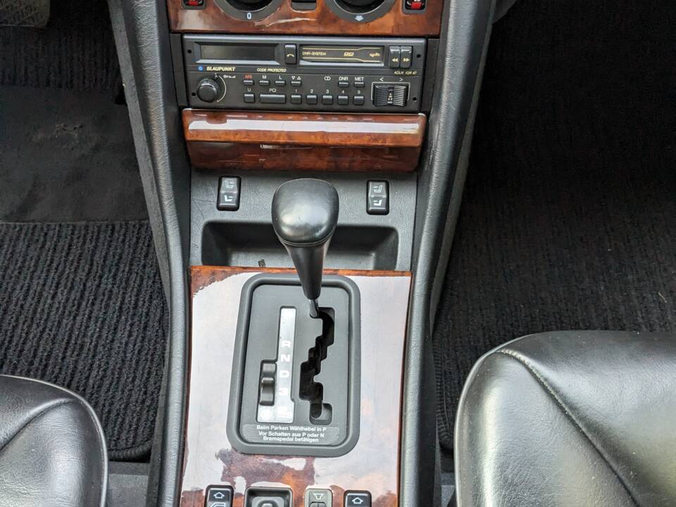 Image 21/29 of Mercedes-Benz 500 SEL (1990)