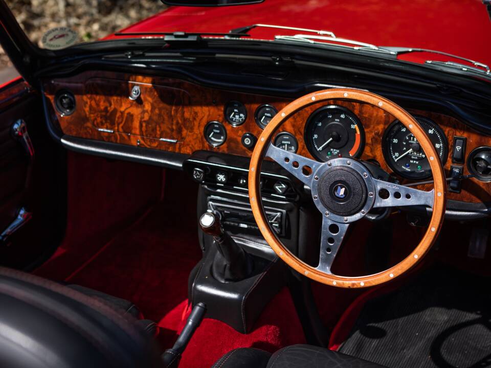 Image 32/41 of Triumph TR 6 (1972)