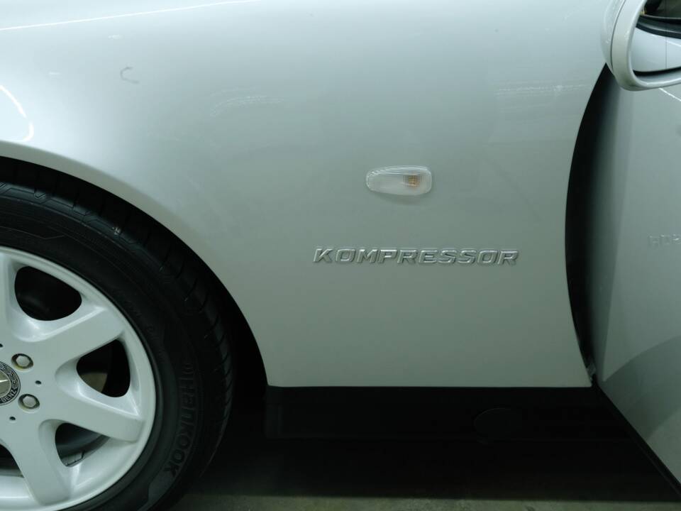 Immagine 28/50 di Mercedes-Benz SLK 230 Kompressor (1996)