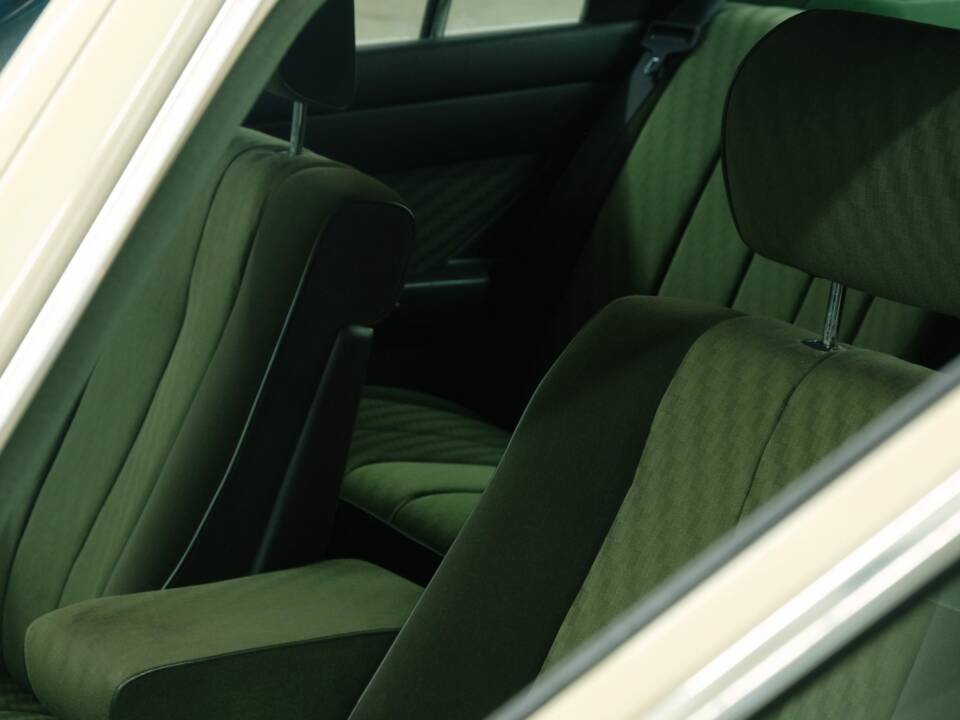 Bild 34/50 von Mercedes-Benz 280 SE (1984)