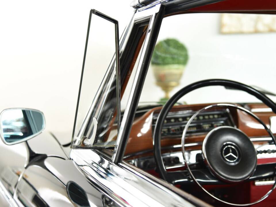 Bild 20/38 von Mercedes-Benz 220 SE (1960)