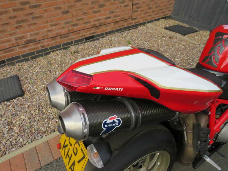 Bild 40/46 von Ducati 1098 R (2008)
