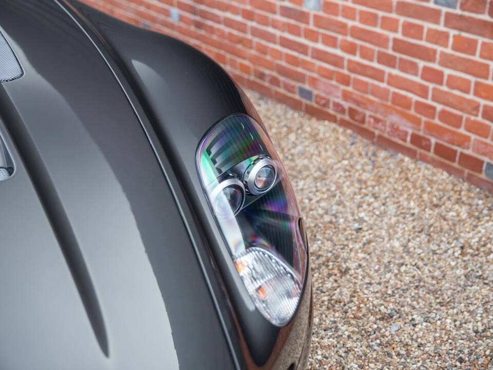 Image 24/50 of Aston Martin DBS (2011)