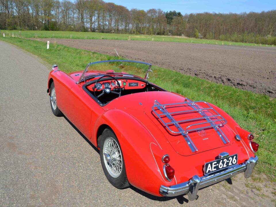 Image 3/4 of MG MGA 1600 (1960)