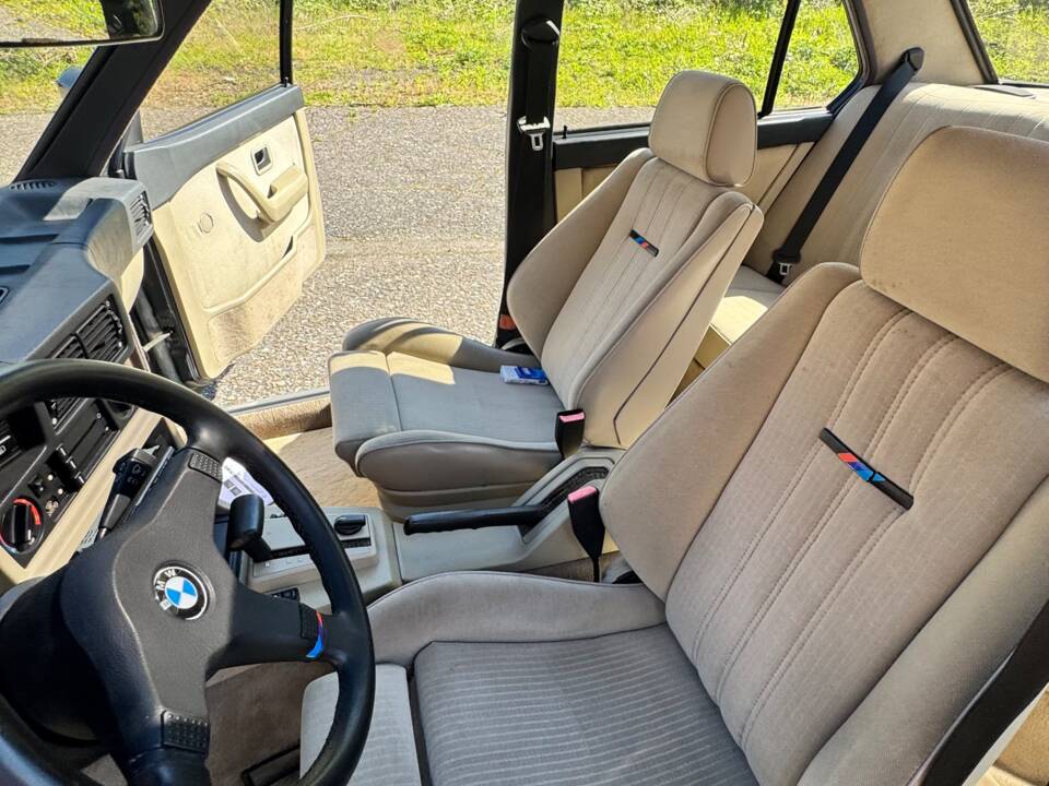 Image 8/12 of BMW M 535i (1987)
