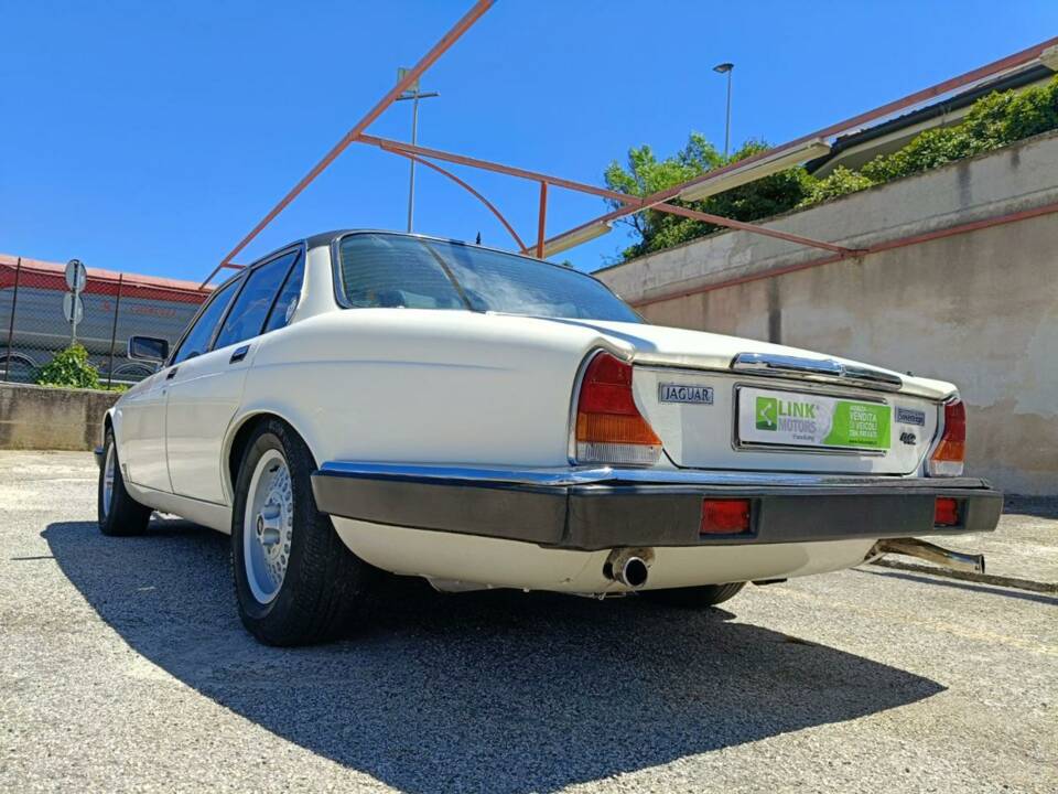Image 33/50 of Jaguar XJ6 3.2 Sovereign (1983)