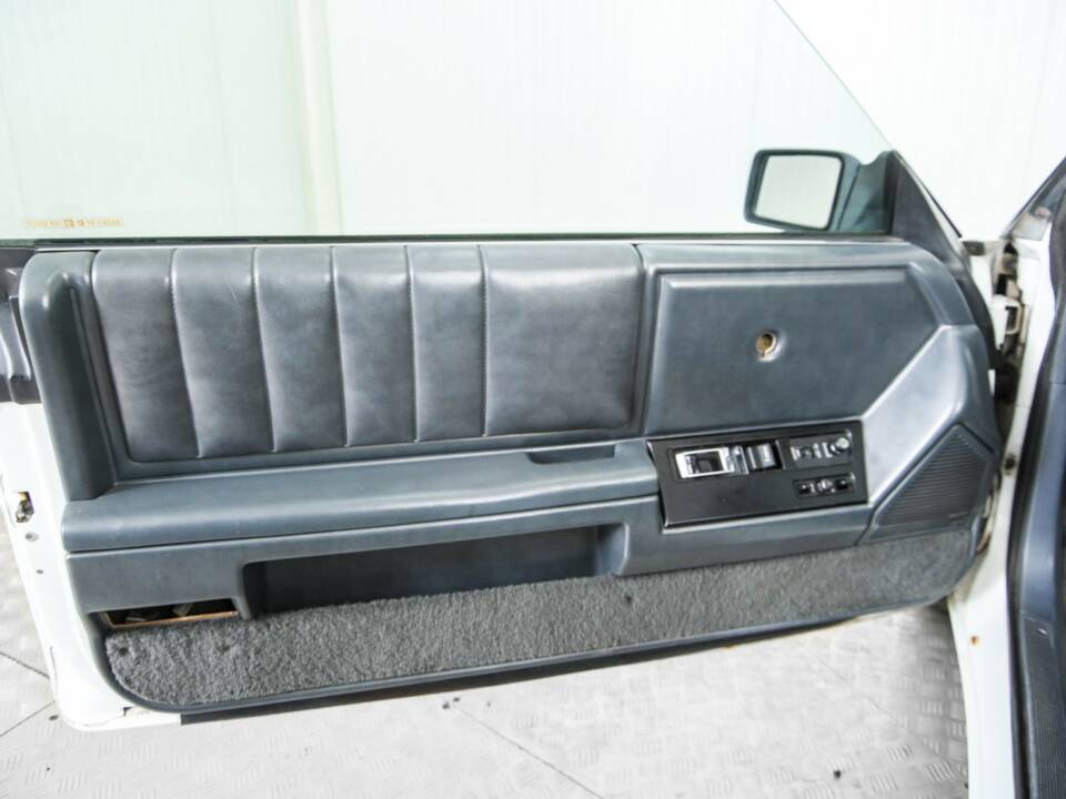 Bild 32/50 von Chrysler Le Baron 2.5 Turbo (1988)