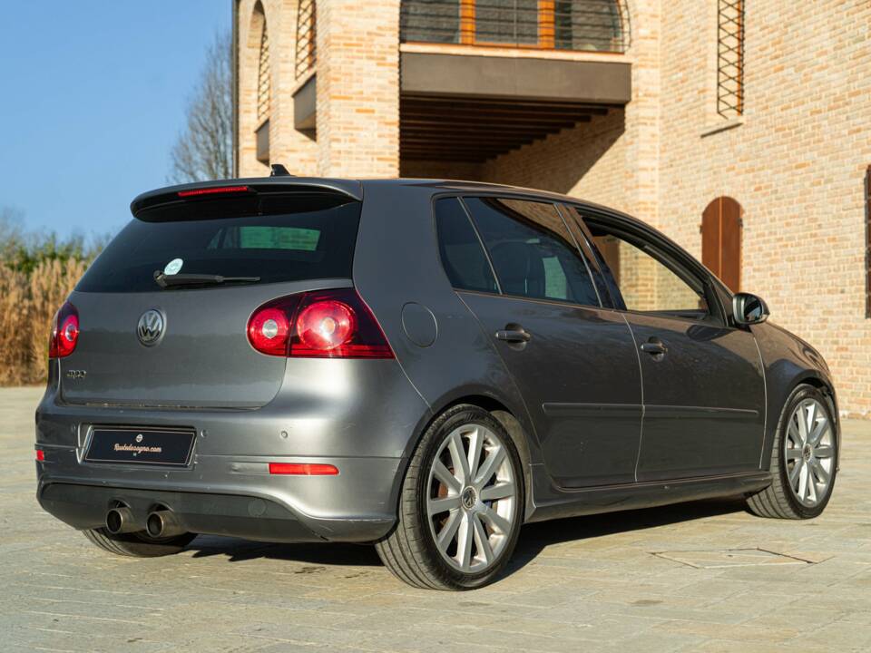 Immagine 7/50 di Volkswagen Golf V 3.2 R32 (2009)