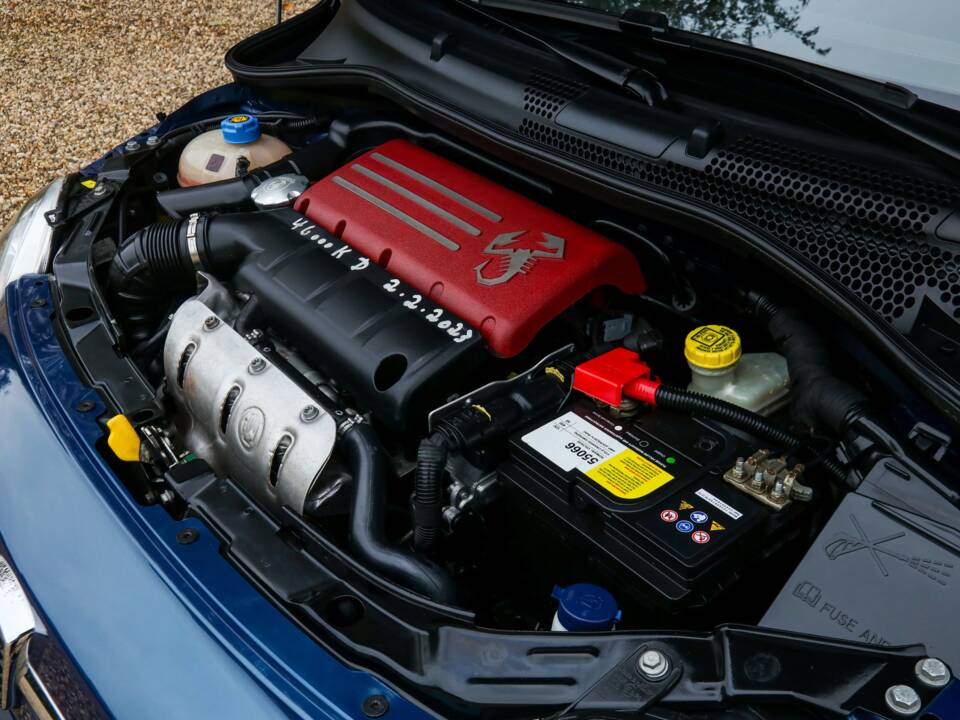 Image 4/50 of Abarth 595 Cabrio Italia (2011)