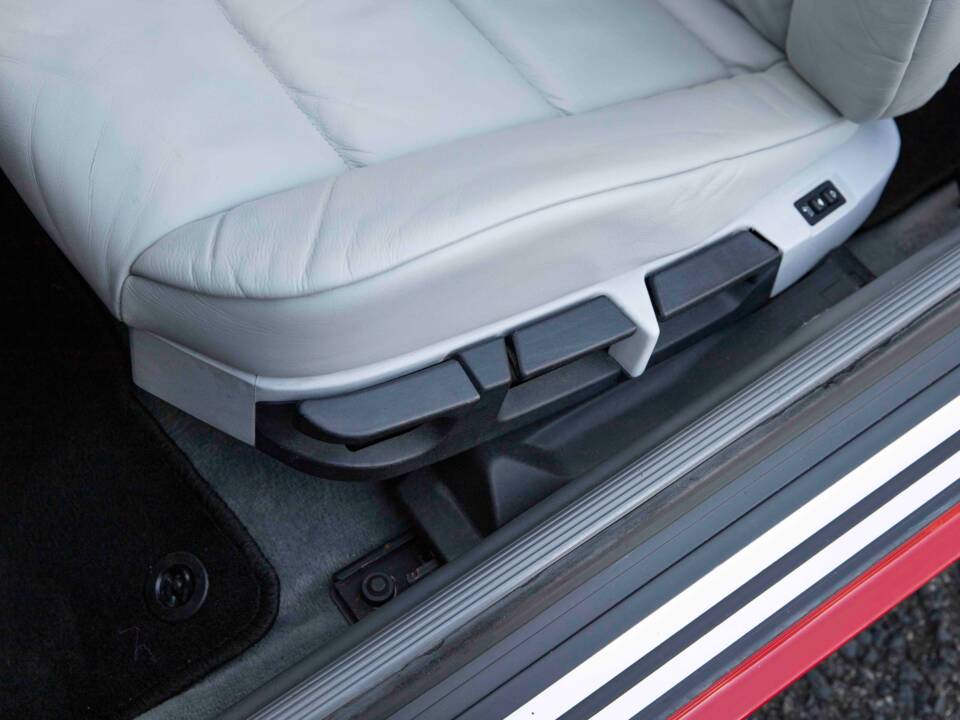 Bild 54/92 von BMW 325i (1994)
