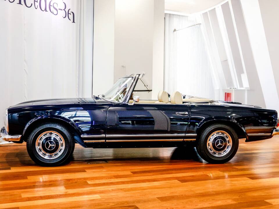 Image 2/31 de Mercedes-Benz 280 SL (1968)